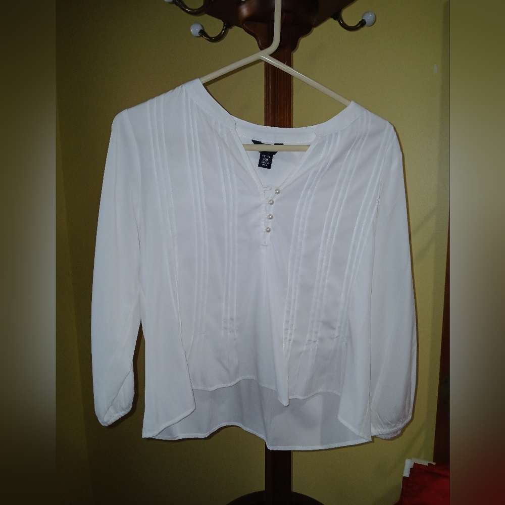 Intro. White Top Blouse Size Petite Medium